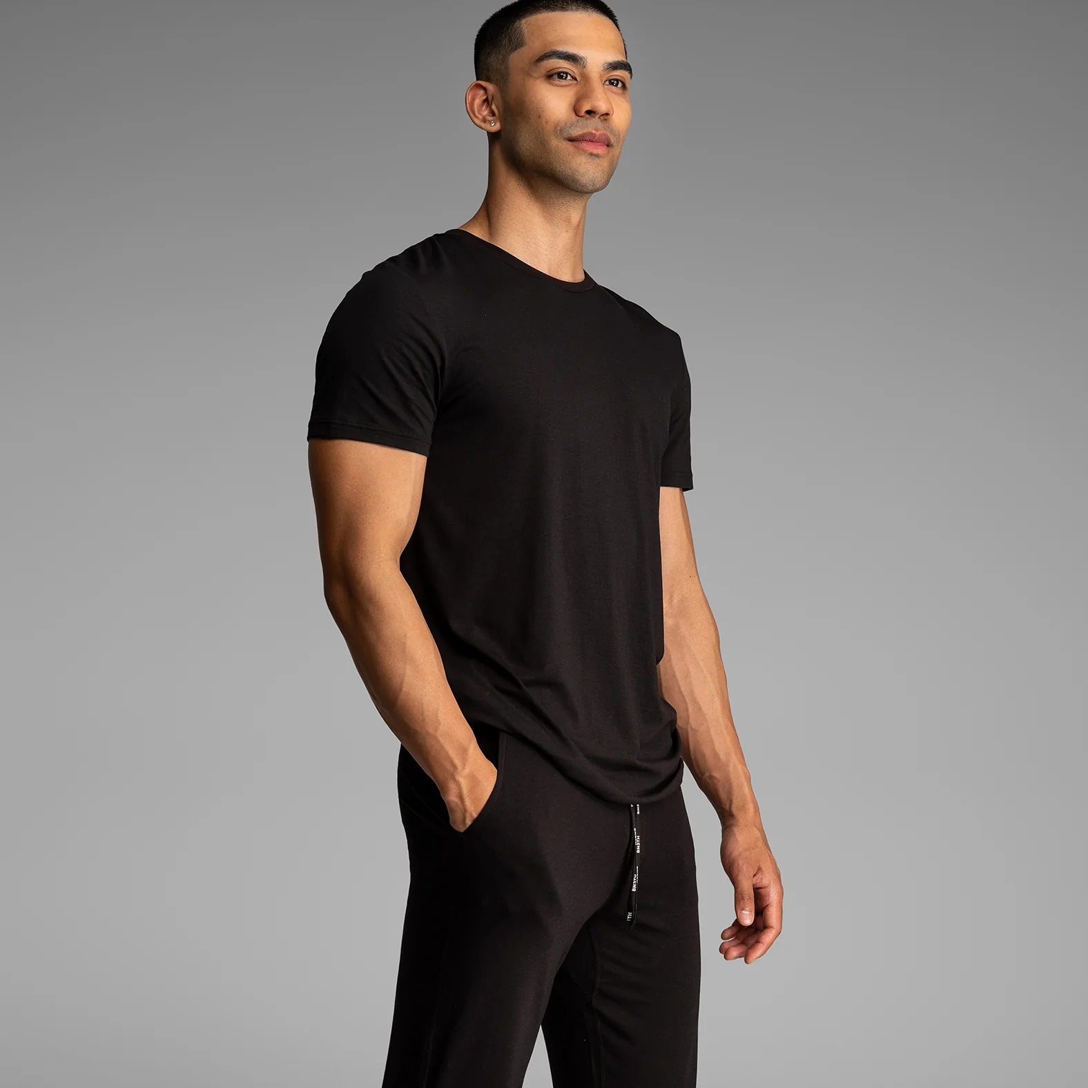 Essentials Lounge Pant: Black - Image 4