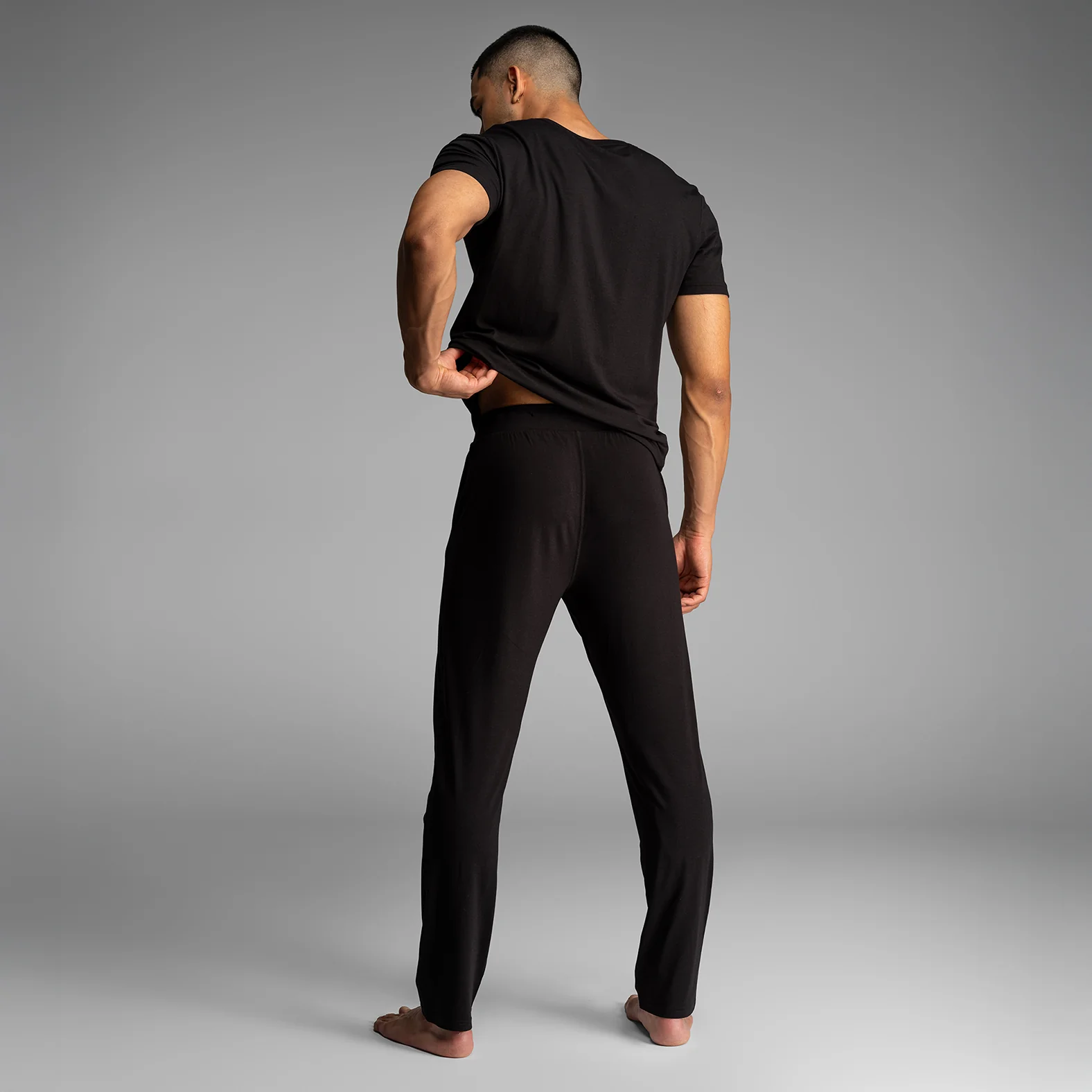 Essentials Lounge Pant: Black - Image 5